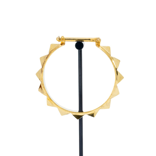 A yellow gold weight with a faceted, geometric pyramid edge design.
